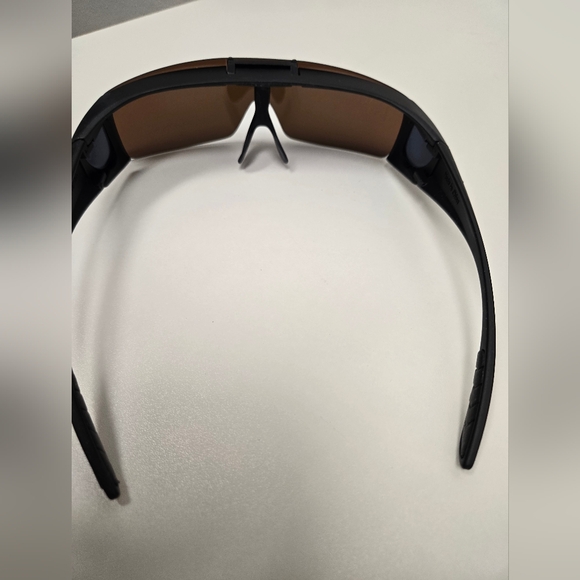 Bell & Howell Sport Sunglasses with Hard Case - Picture 4 of 8